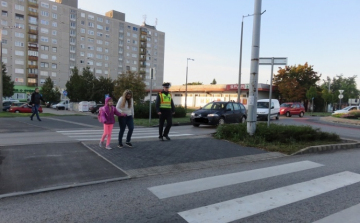 RENDŐRÖK ÜGYELNEK A GYEREKEK BIZTONSÁGÁRA