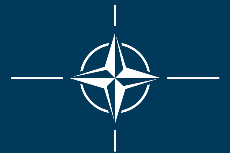 Johnson: Egymilliárd ember biztonságán őrködik a NATO