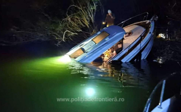 Magyar mentőegységek is keresik a Maros romániai szakaszán történt csónakbalesetben eltűnt személyeket