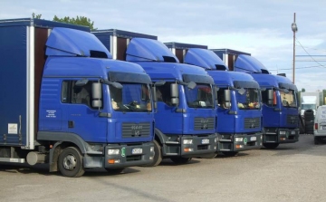 Ausztriában júniustól változnak a tehergépjárművekre vonatkozó szabályok a háromsávos autópályákon