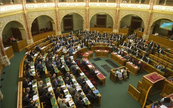 A jövő évi költségvetést kezdik tárgyalni a képviselők