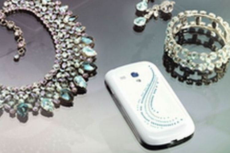 Samsung Galaxy S III Mini Crystal Edition - a Swarovski-kristályos modell bemutatkozott