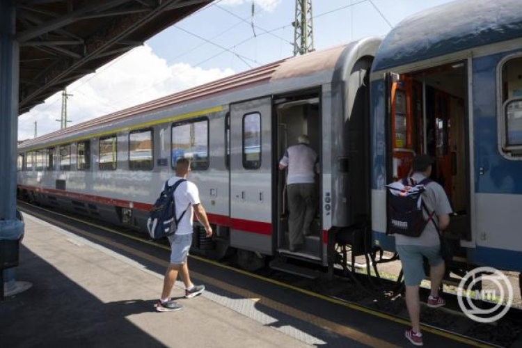 Vitézy Dávid: működik a vasúti és a buszközlekedés az országban