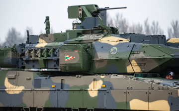 Szalay-Bobrovniczky Kristóf: újabb Leopard 2A7 harckocsik érkeztek Tatára