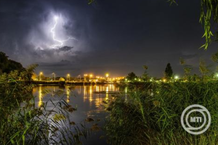 Változékony, záporos-zivataros idővel indul a nyár