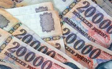 A szülők többsége automatikusan kapja vissza a 2021-ben befizetett adóját