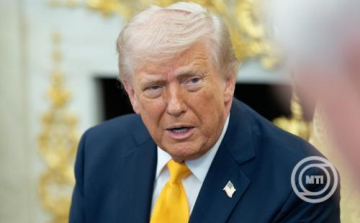 Donald Trump elrendelte minden iráni hajó megsemmisítését, amely aknát próbál telepíteni a Hormuzi-szorosban